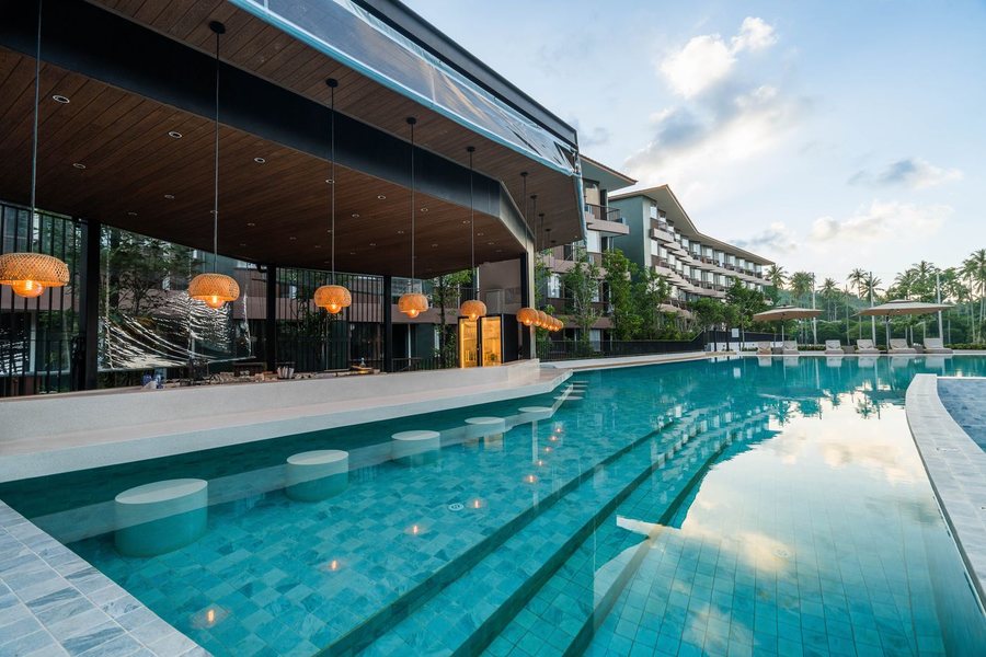 Wing Samui — pool bar
